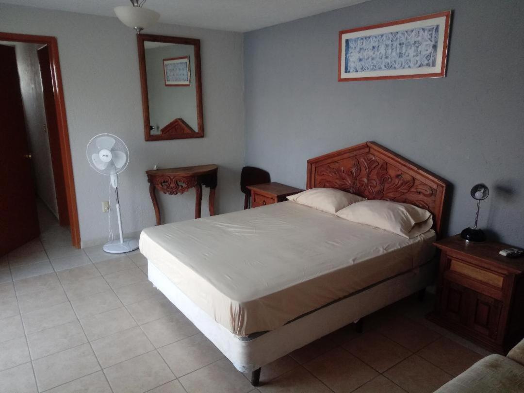 Casa Privada Para Descanso, Se Renta Para 8 Personas Completa Y Tambien Por Habitacion Con Bano Privado Para 2 O 4 Personas Compartiendo Areas Comunes Cuernavaca Exterior foto