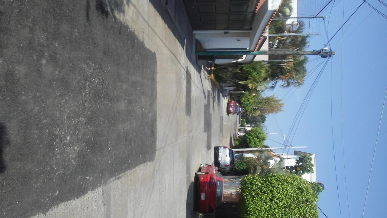 Casa Privada Para Descanso, Se Renta Para 8 Personas Completa Y Tambien Por Habitacion Con Bano Privado Para 2 O 4 Personas Compartiendo Areas Comunes Cuernavaca Exterior foto