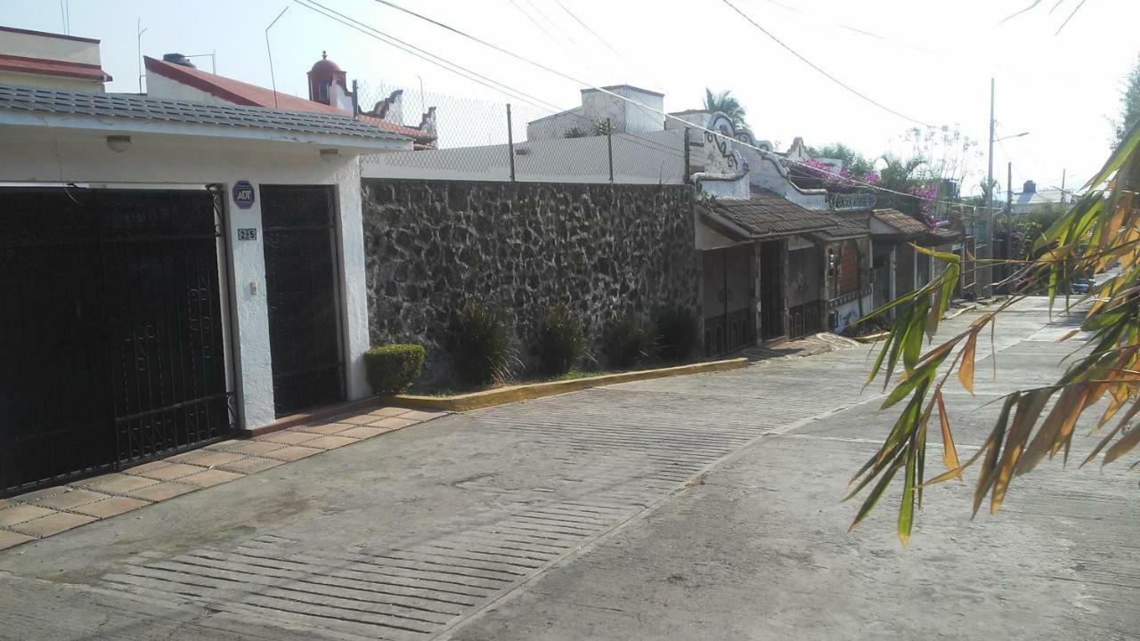 Casa Privada Para Descanso, Se Renta Para 8 Personas Completa Y Tambien Por Habitacion Con Bano Privado Para 2 O 4 Personas Compartiendo Areas Comunes Cuernavaca Exterior foto